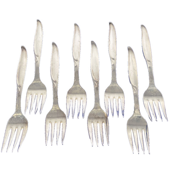 1958 Wm Rogers 6 1/8” Eight Dessert Salad Forks Sweep Pattern Silver Plate - Picture 9 of 9